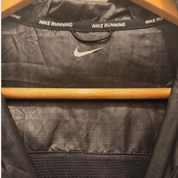 Nike Performance Essential Running jacket - Black- SIZE Medium - Picture 7 of 11